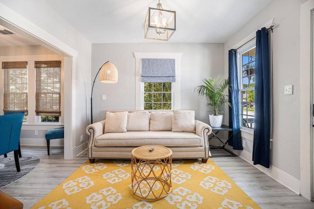 Sea Pink Retreat - Walk To Beach, Newly Renovated Galveston Exterior photo